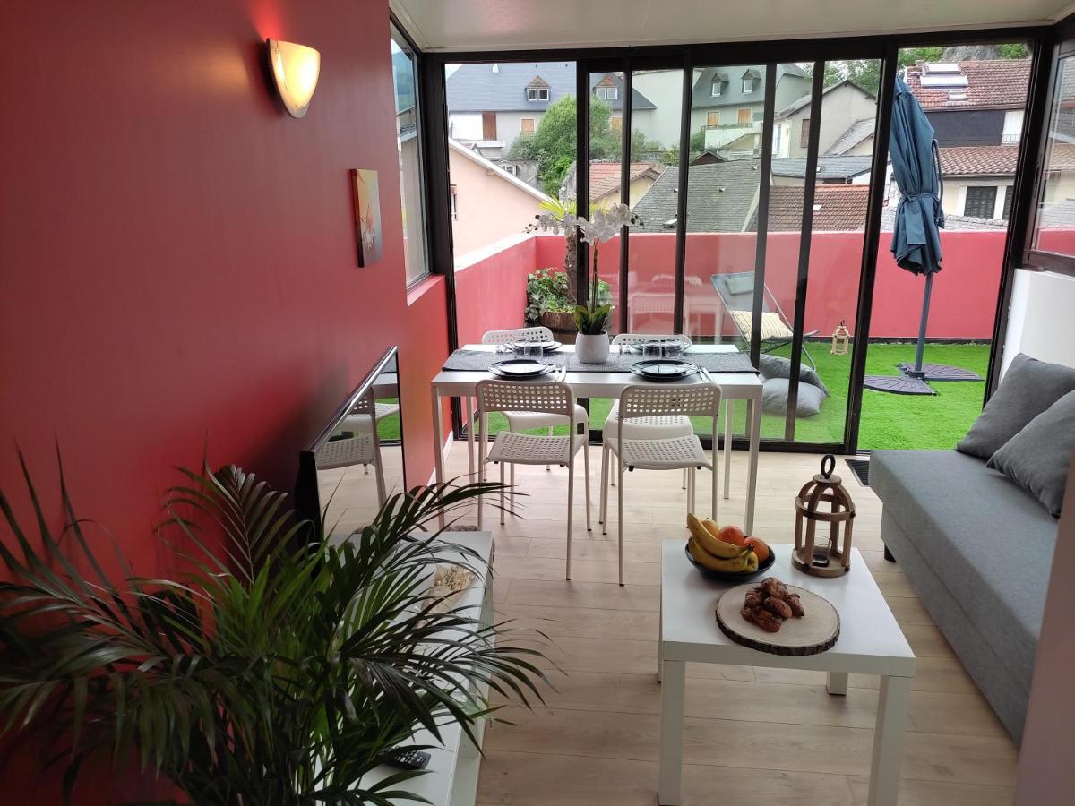 Air-Conditioned Flat With Terrace - Private & Independent - Lourdes Luaran gambar